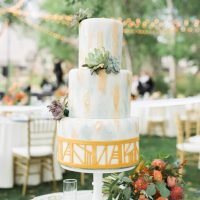 White Cake Stand